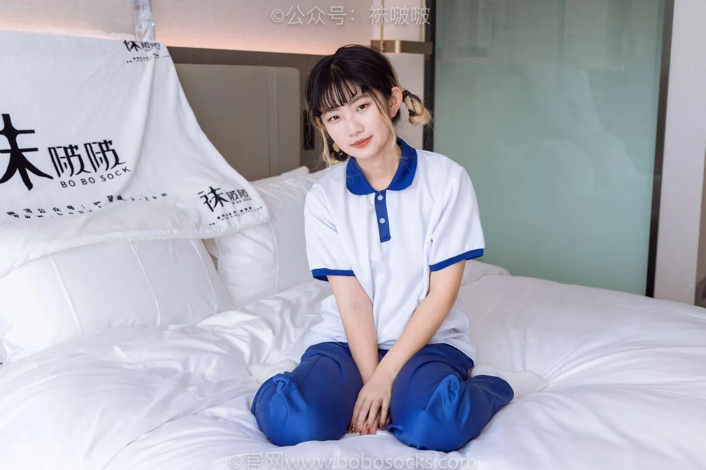 [BoBoSocks袜啵啵]NO.042 砂糖-校服、板鞋、白棉袜、油亮白丝 [139P]插图1